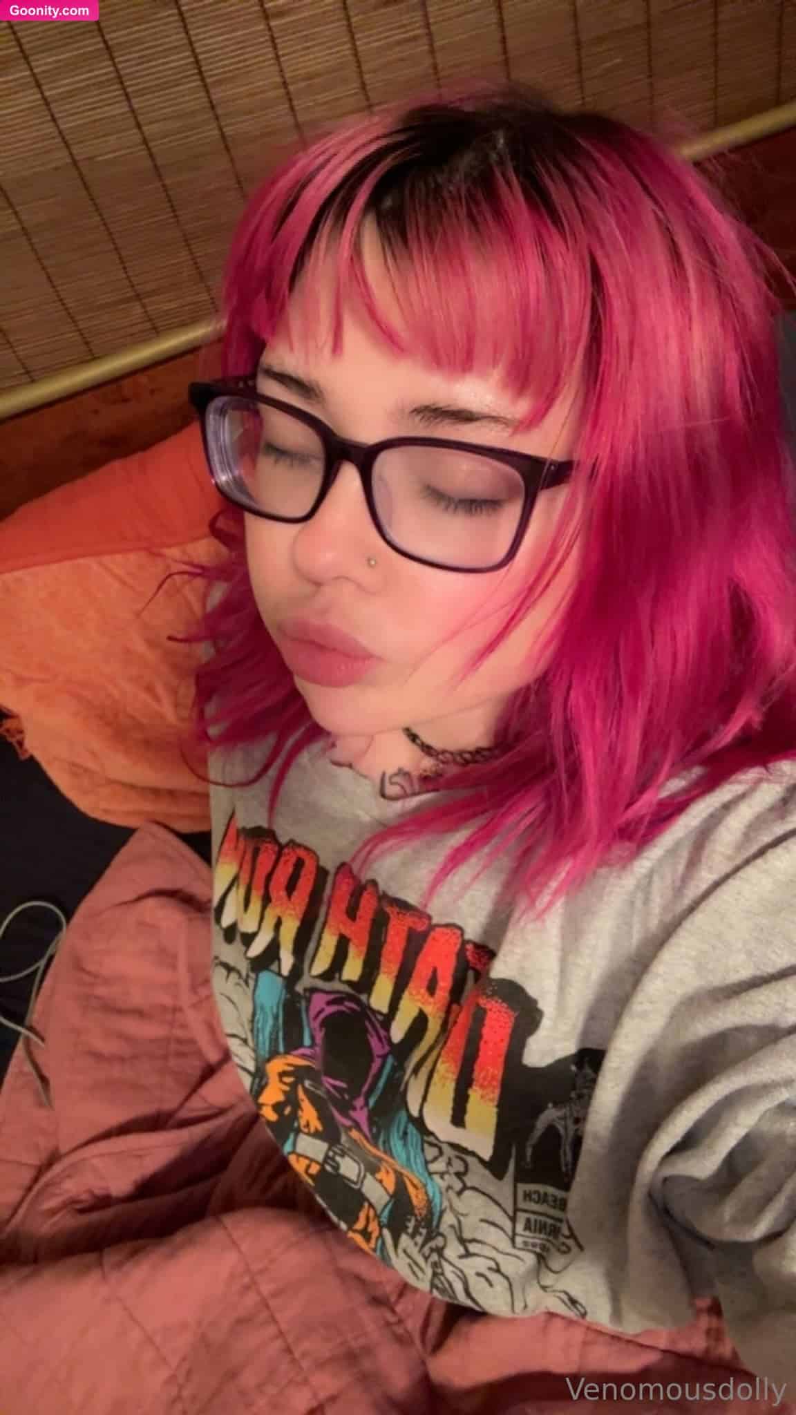 venomous dolly 🖤 photo 25