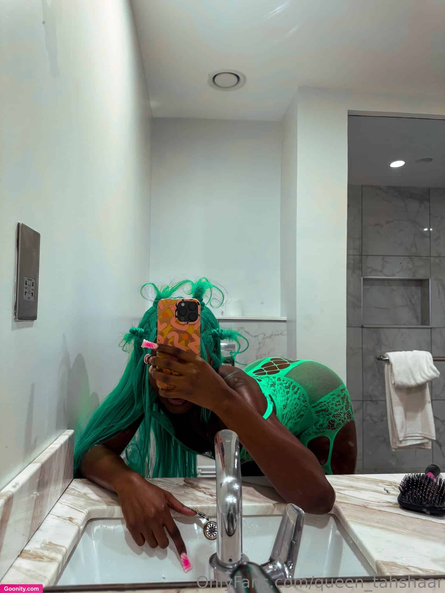 queen_tahshaar photo 24