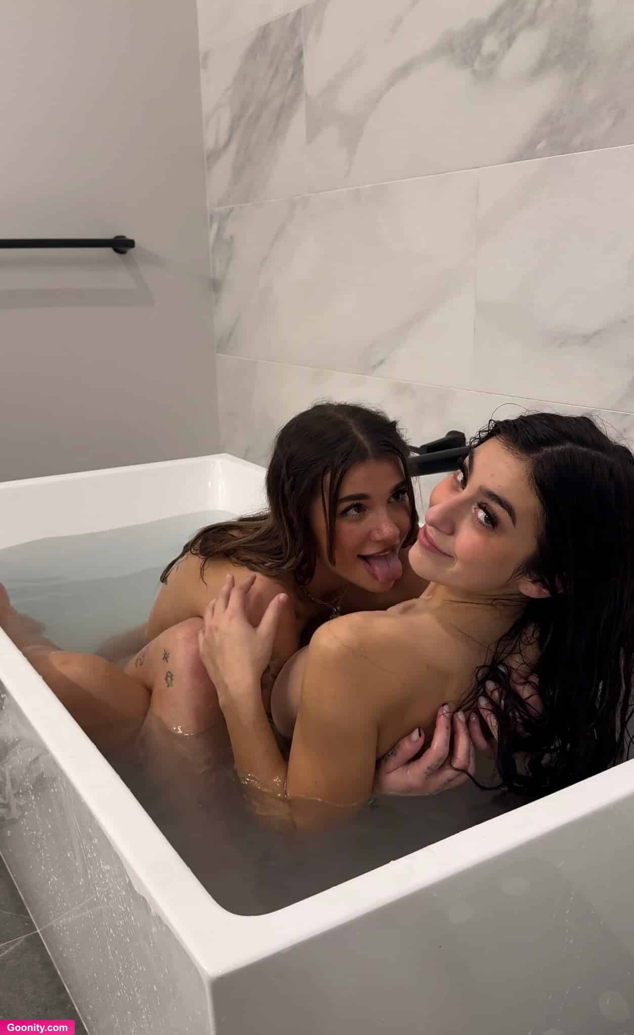 Ari 🐈‍⬛🤍 photo 42