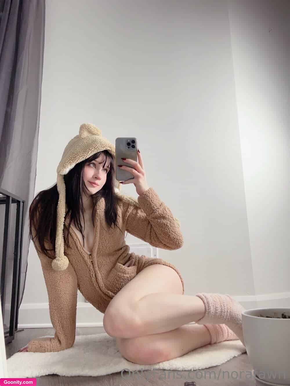 Nora Fawn photo 67