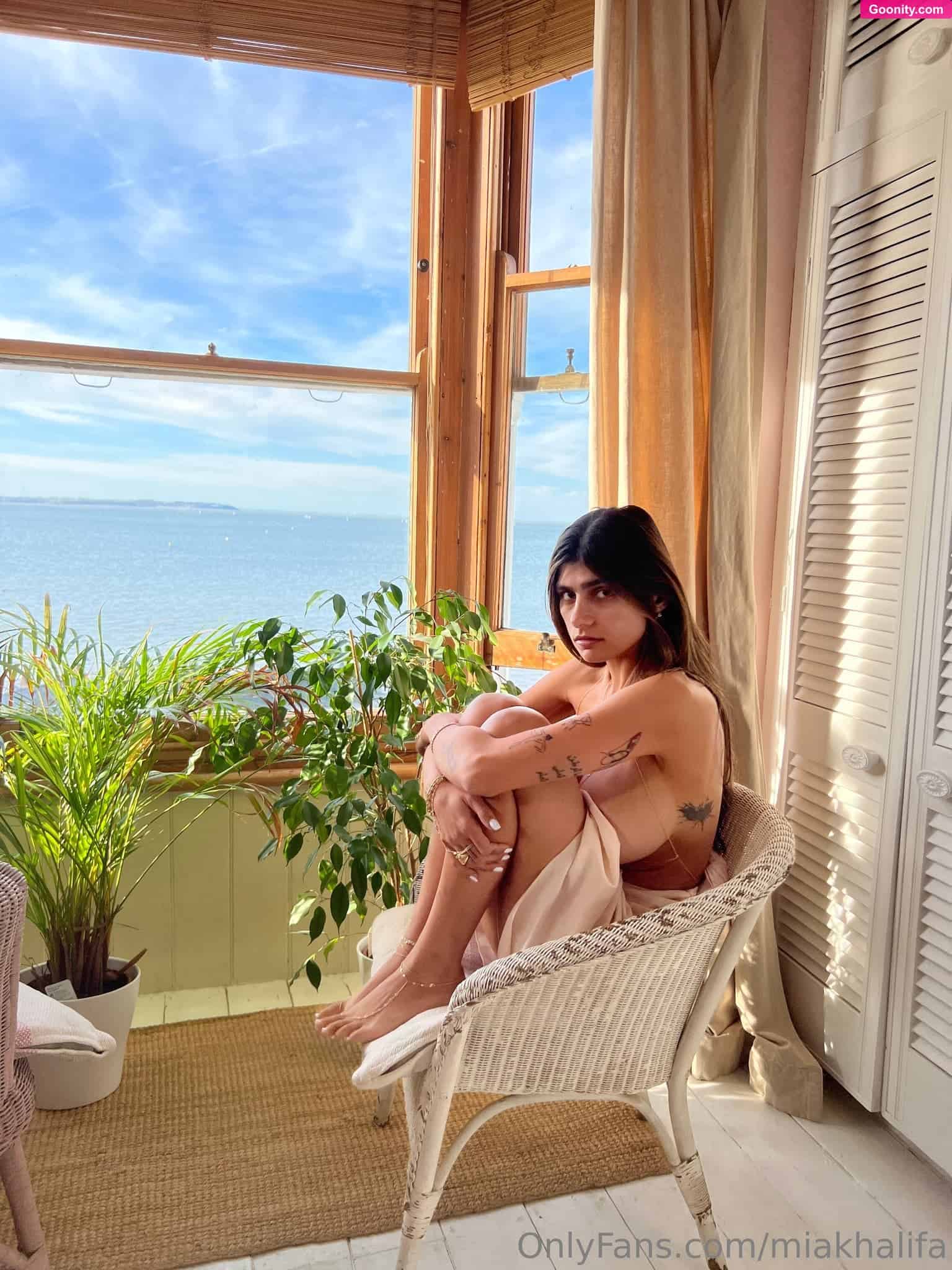 miakhalifa - Photo 14