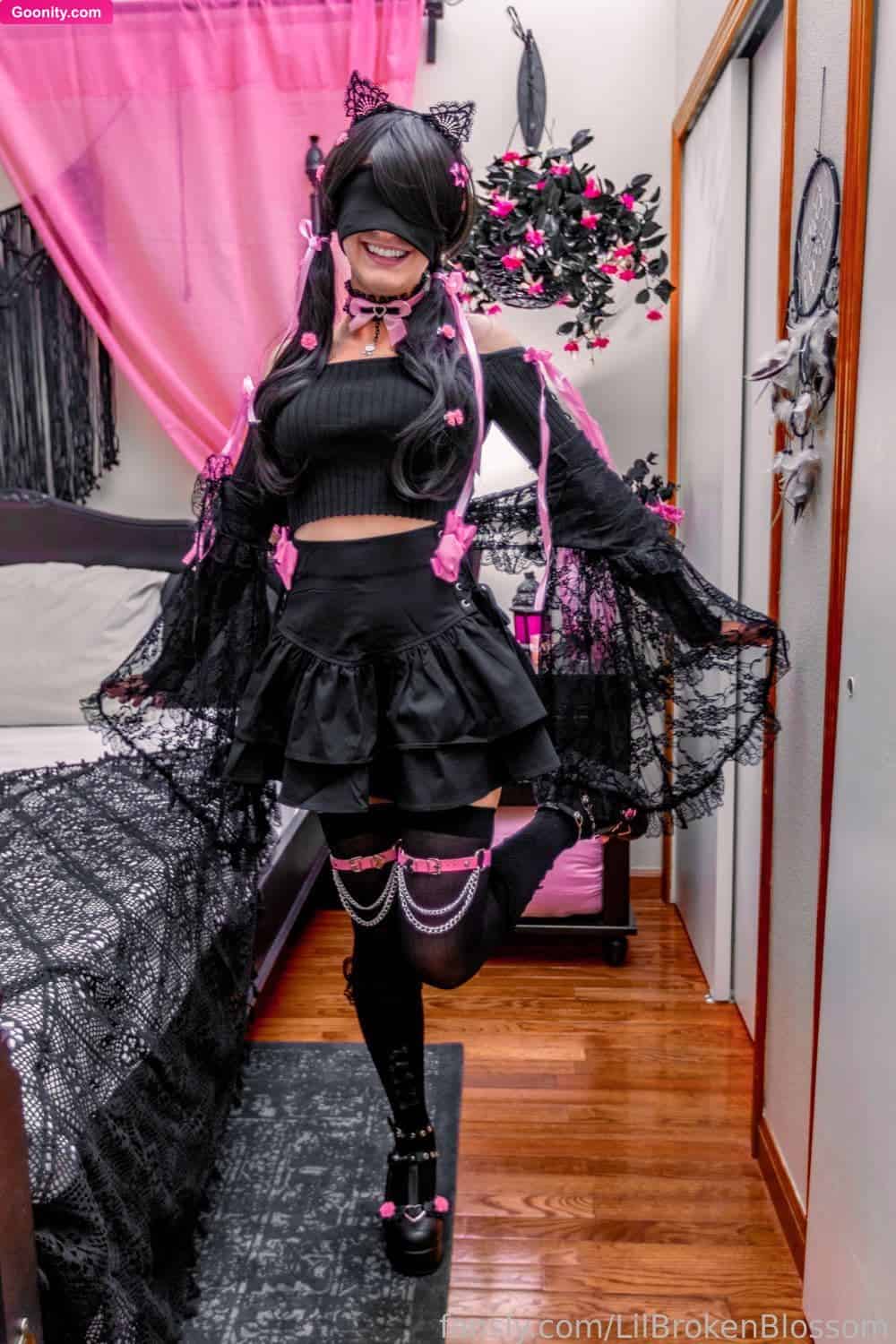 LilBrokenBlossom - Photo 4