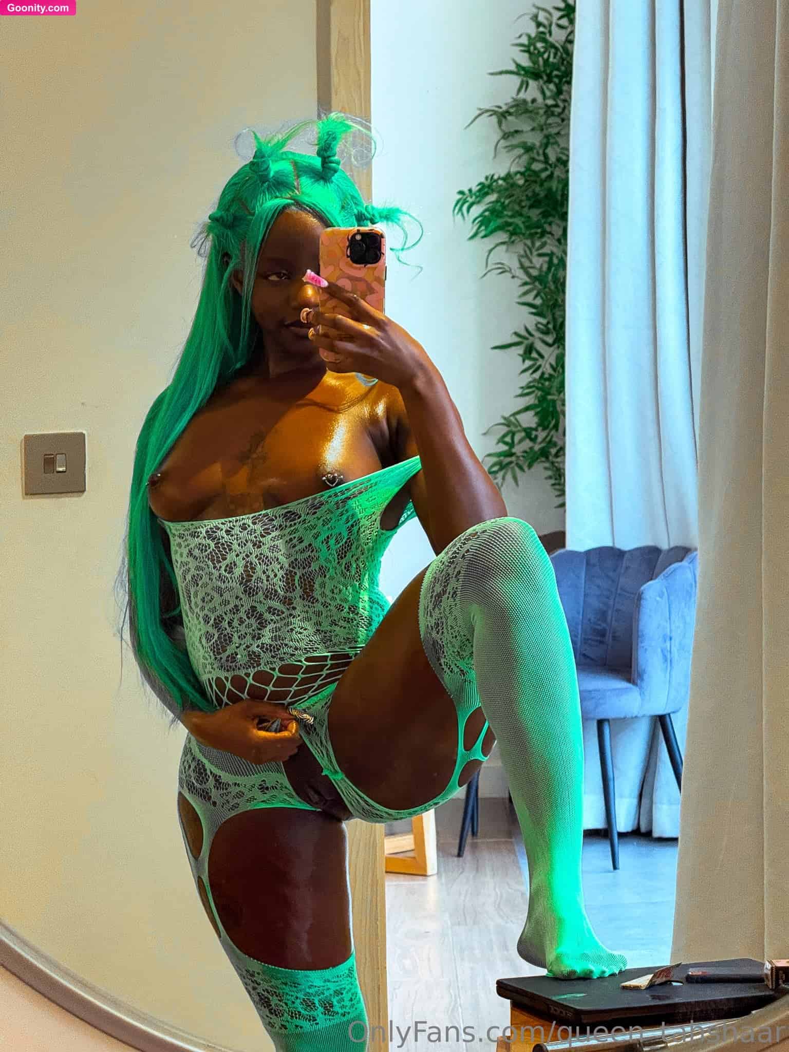 queen_tahshaar photo 23