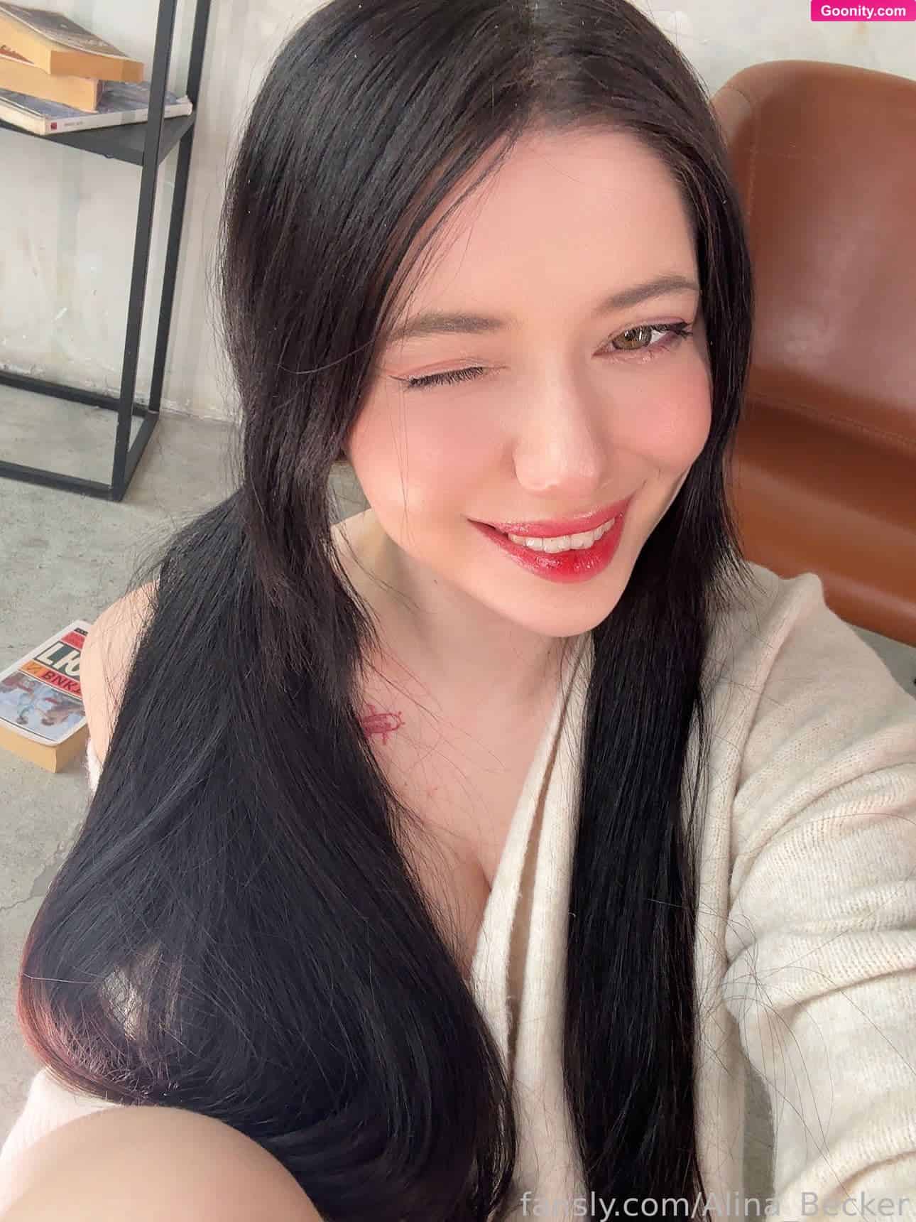 Alina Becker photo 28