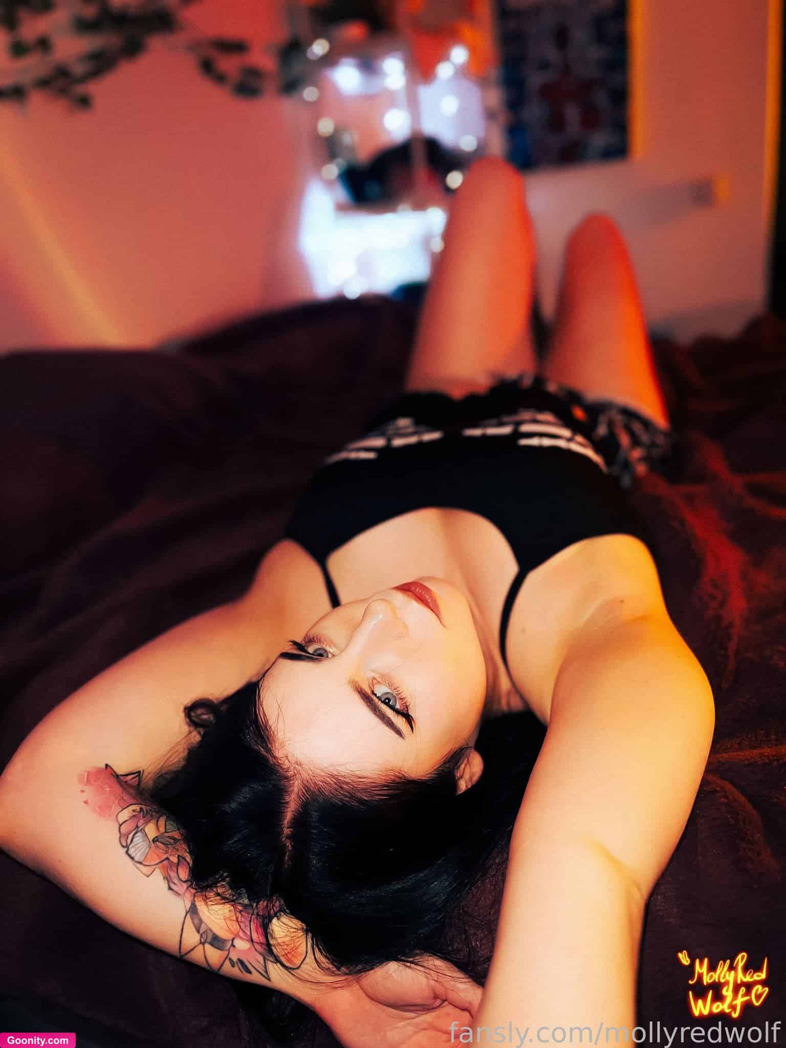 mollyredwolf photo 14