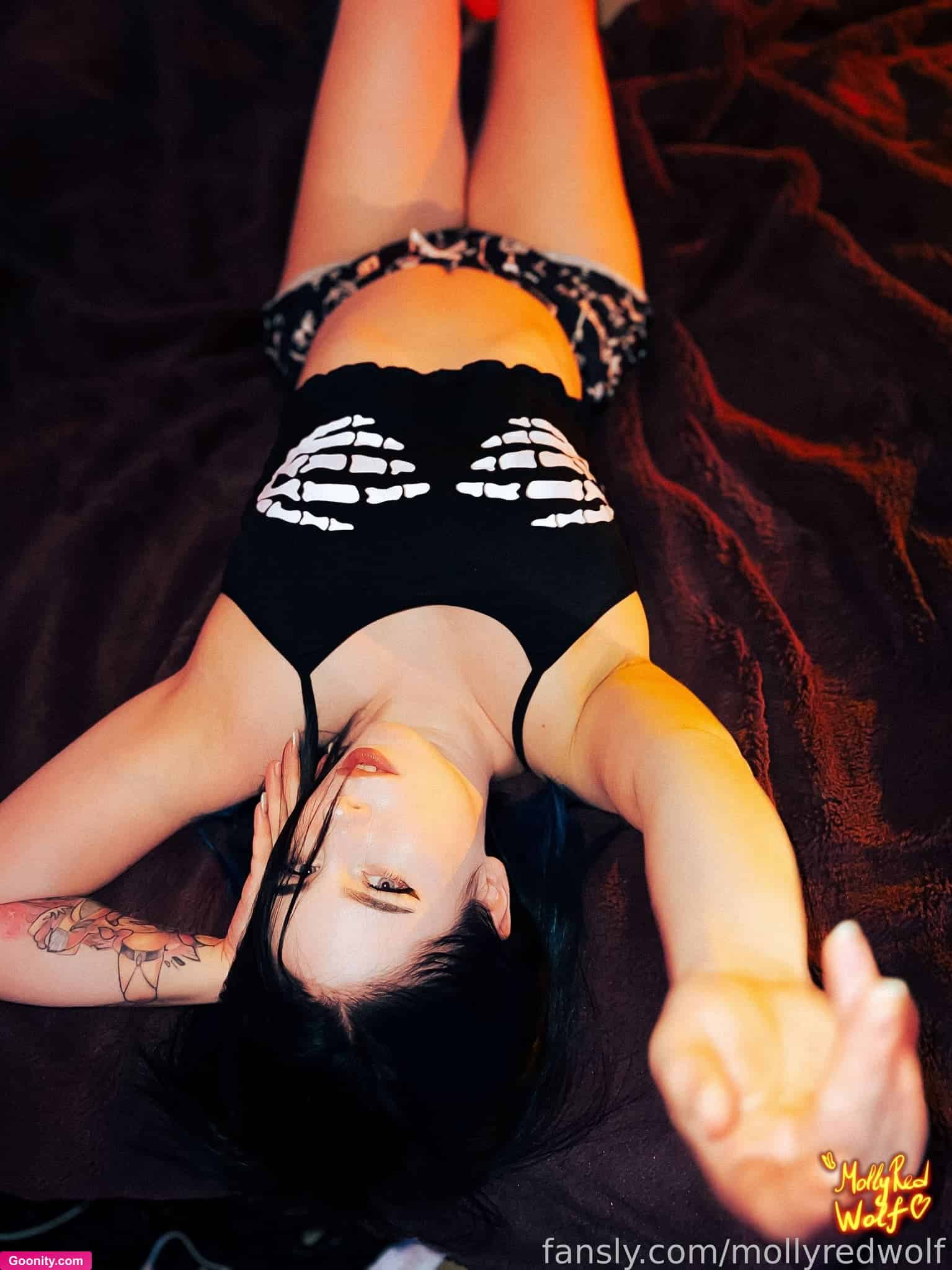 mollyredwolf photo 13