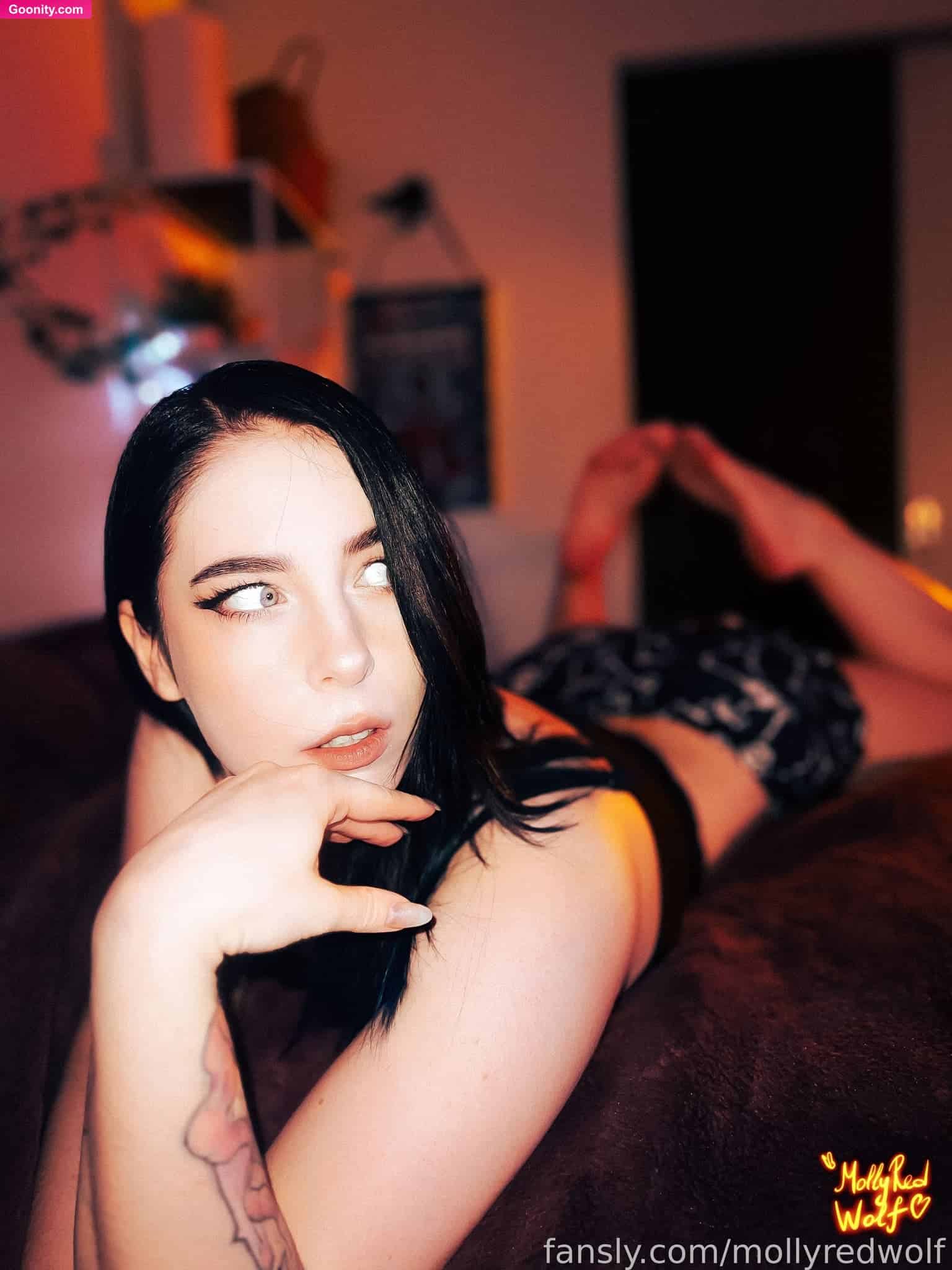 mollyredwolf photo 3