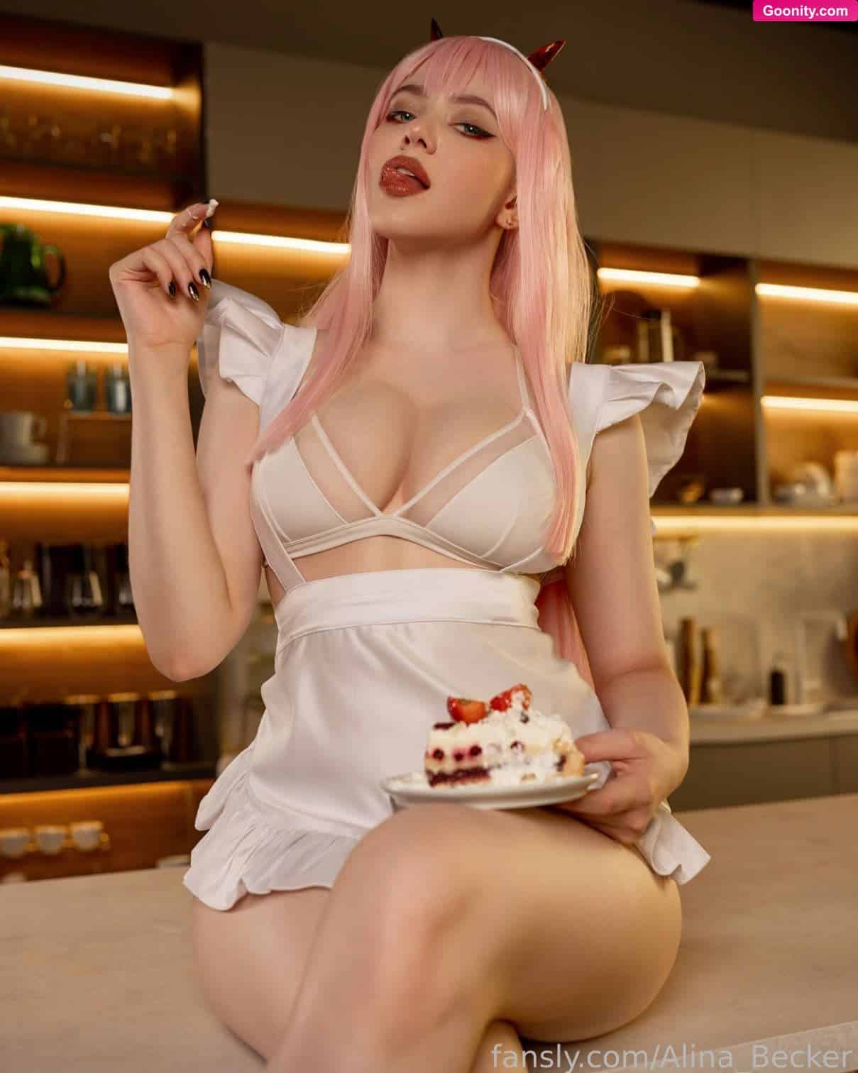 Alina Becker photo 11