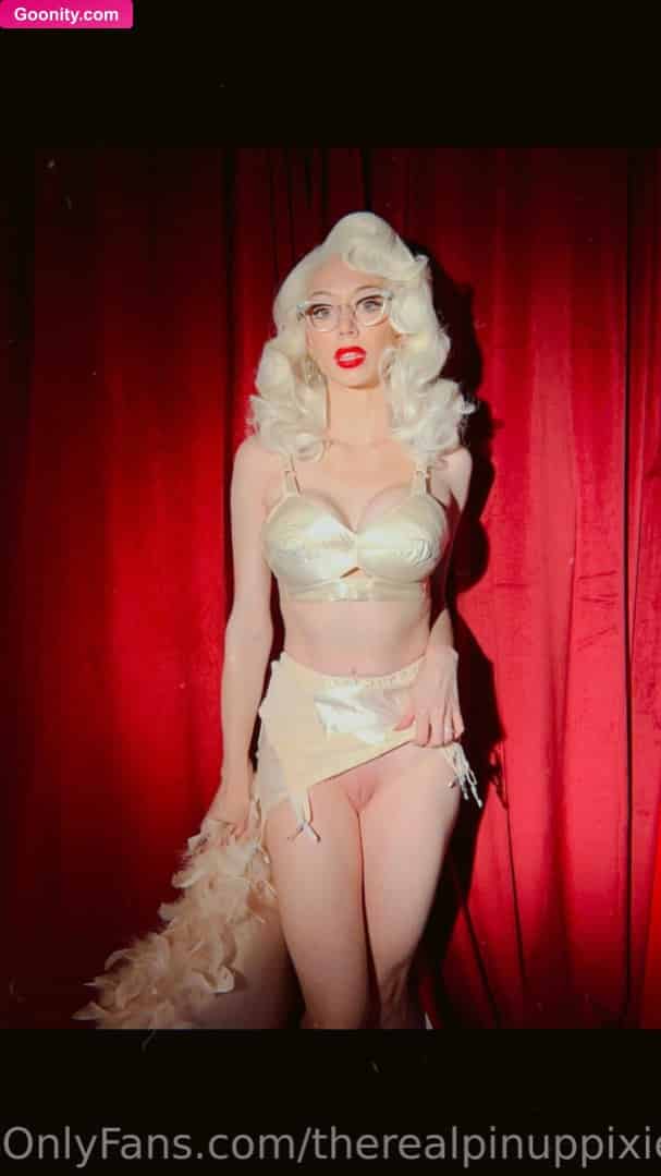 PinupPixie photo 13