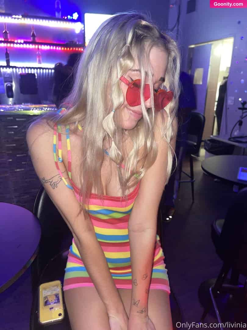 Livvy photo 98