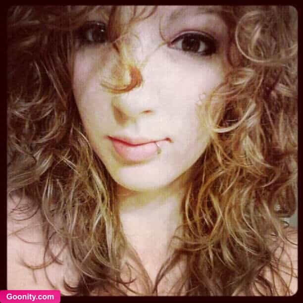 Melody August photo 16