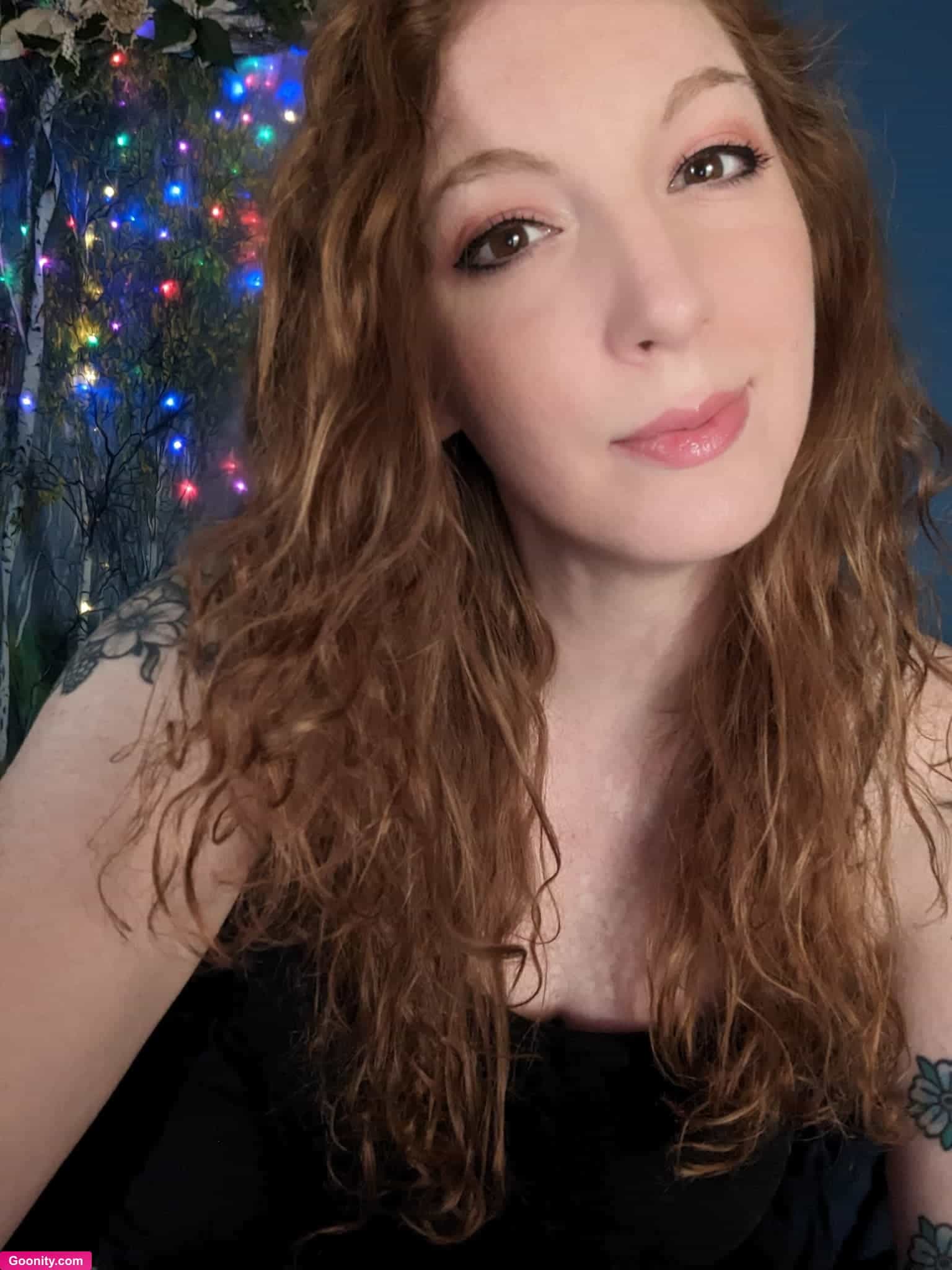 Melody August photo 26