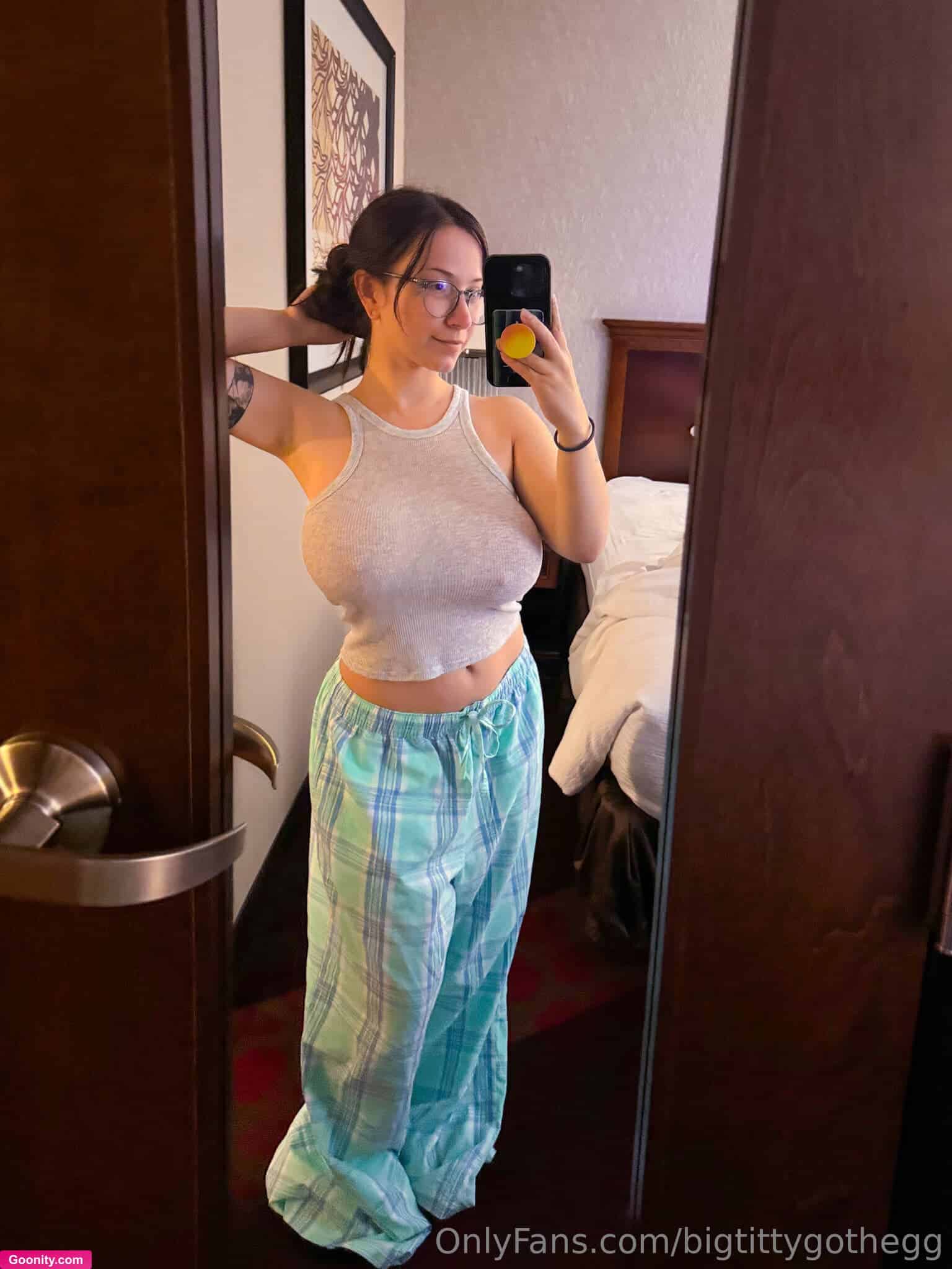 Big Titty Goth Egg 😈 AKA Lee photo 30