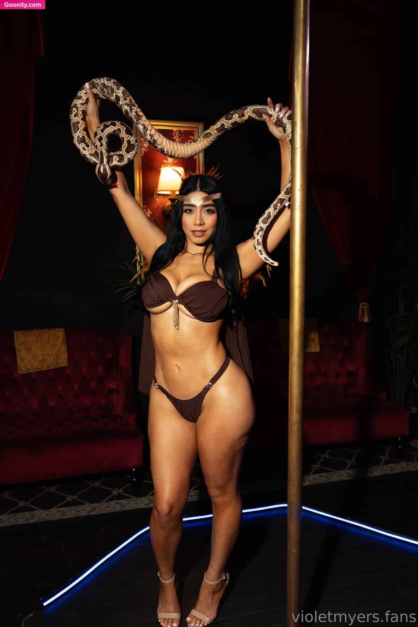 Violet Myers photo 68