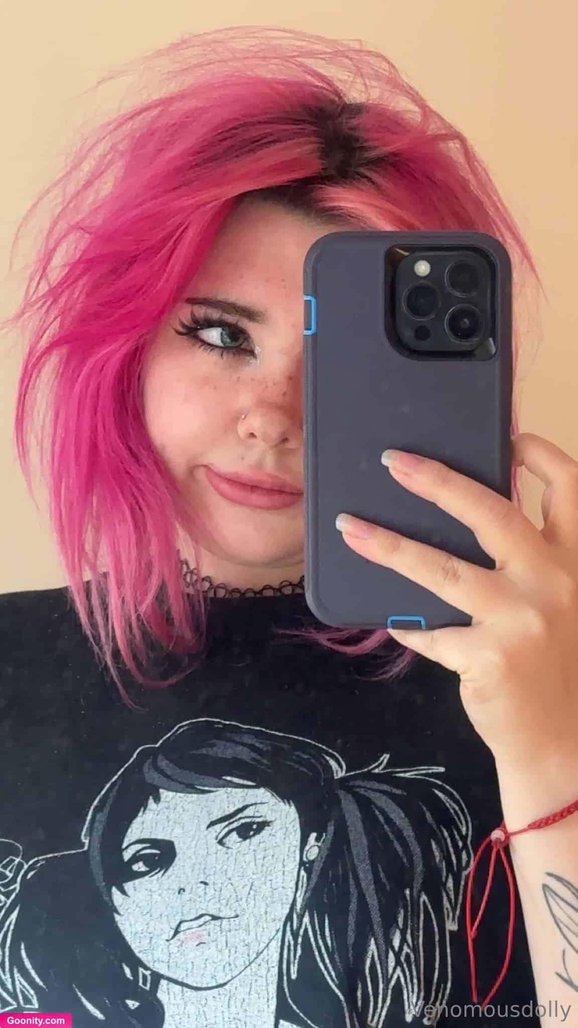 venomous_dolly - Photo 2